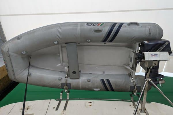 1999 Cruisers Yachts 3585 Flybridge