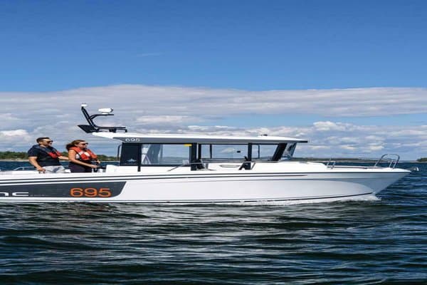 2023 Jeanneau NC 695 Sport