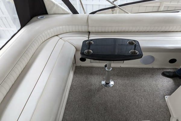1999 Cruisers Yachts 3585 Flybridge