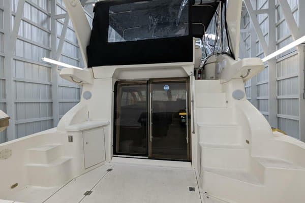 1999 Cruisers Yachts 3585 Flybridge