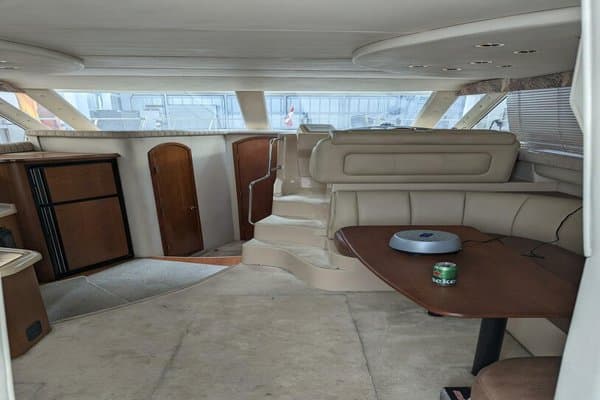 1999 Cruisers Yachts 3585 Flybridge