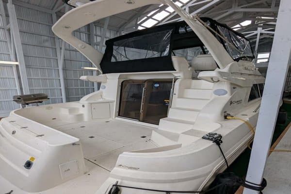 1999 Cruisers Yachts 3585 Flybridge