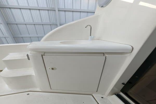 1999 Cruisers Yachts 3585 Flybridge