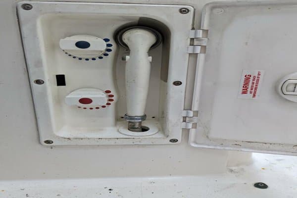 1999 Cruisers Yachts 3585 Flybridge