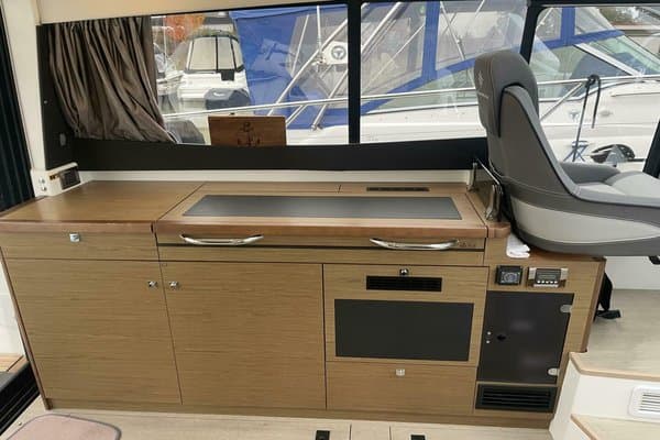 2017 Jeanneau NC 11