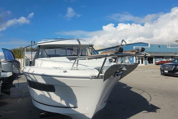 2026 Jeanneau NC 695 S2