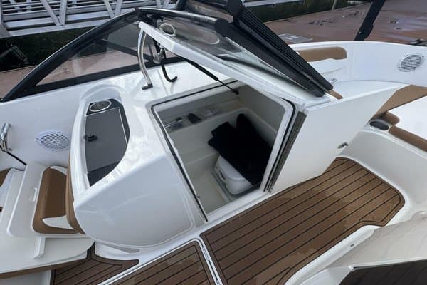2021 Bayliner VR6