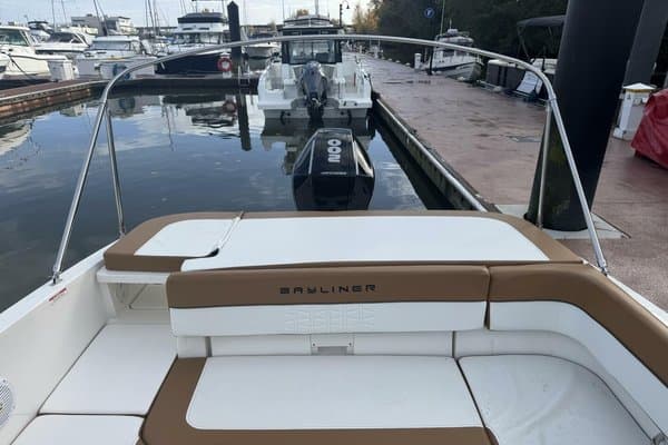 2021 Bayliner VR6