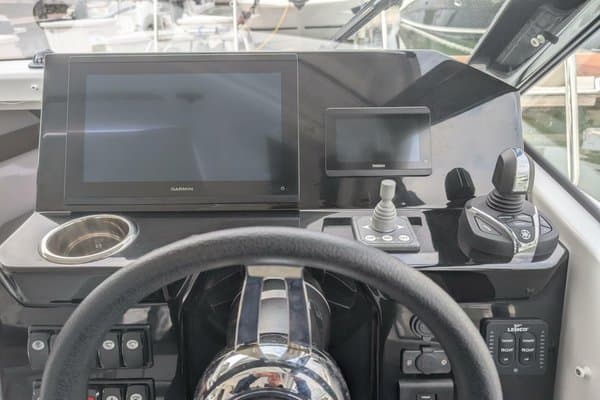 2024 Jeanneau NC 795 Series 2