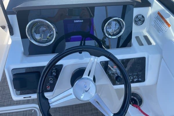 2021 Sea Ray SPX 210