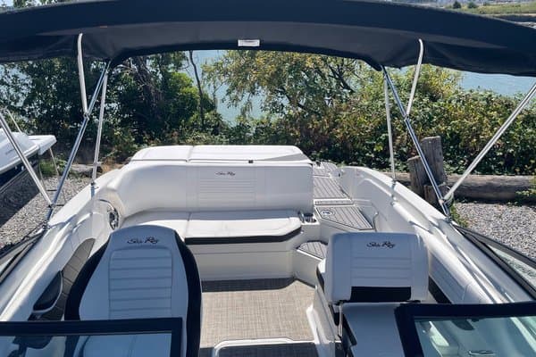 2021 Sea Ray SPX 210