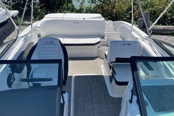 2021 Sea Ray SPX 210