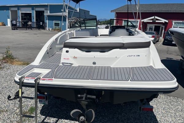 2021 Sea Ray SPX 210