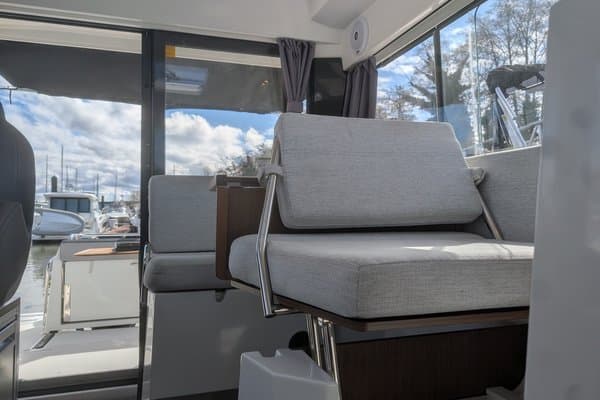 2021 Jeanneau 895 Sport