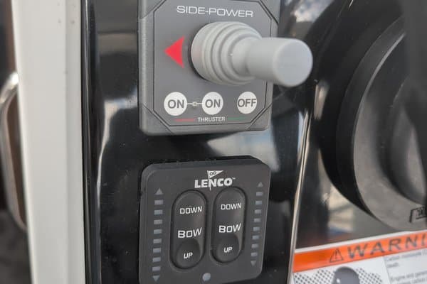 2021 Jeanneau 895 Sport