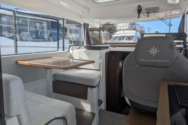 2021 Jeanneau 895 Sport