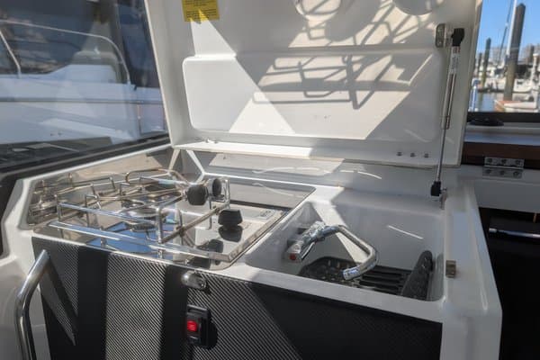 2021 Jeanneau 895 Sport