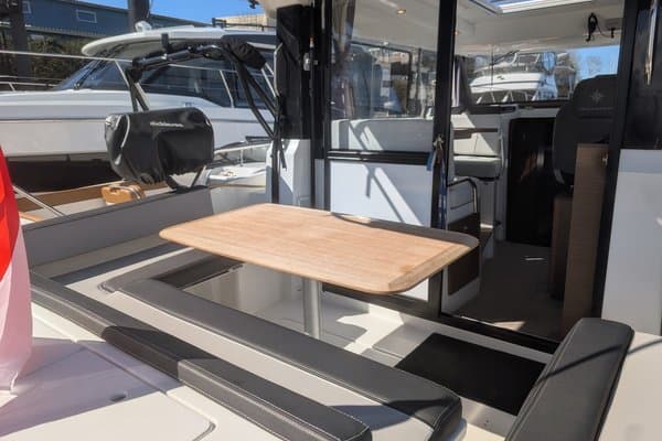 2021 Jeanneau 895 Sport