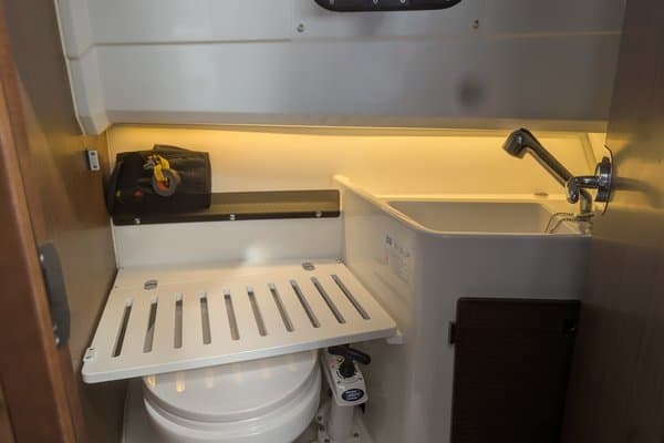 2021 Jeanneau 895 Sport