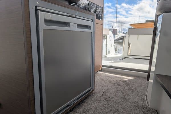 2021 Jeanneau 895 Sport