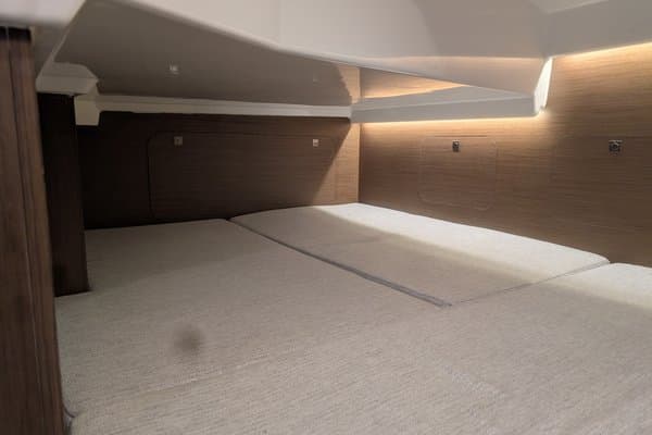 2021 Jeanneau 895 Sport