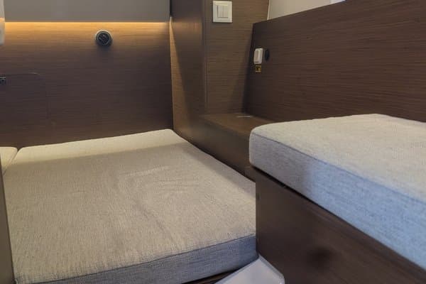 2021 Jeanneau 895 Sport