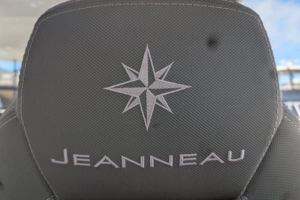 2021 Jeanneau 895 Sport