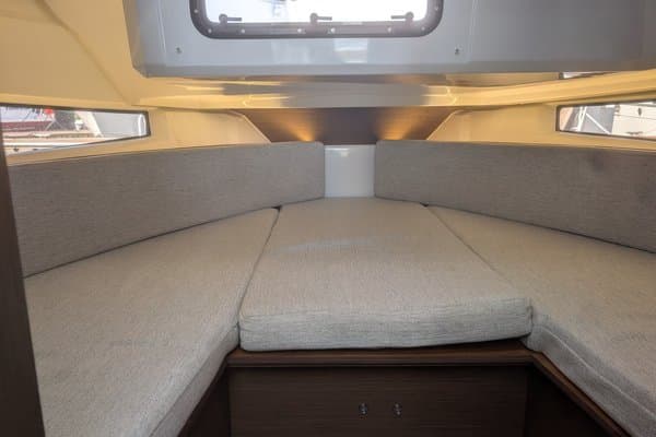 2021 Jeanneau 895 Sport