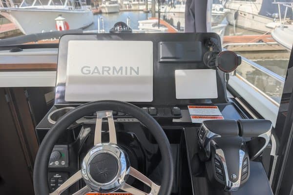 2021 Jeanneau 895 Sport