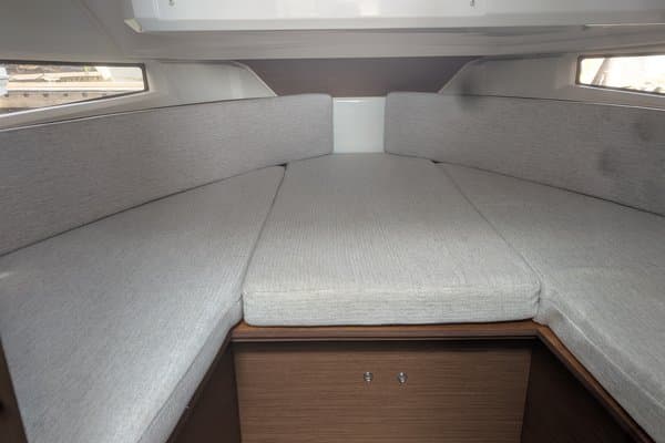 2021 Jeanneau 895 Sport