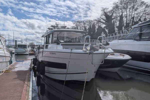 2021 Jeanneau 895 Sport