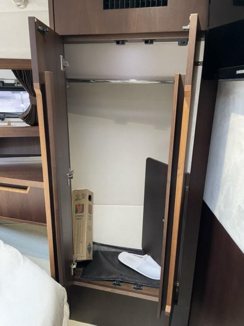 2017 Galeon 430 Skydeck