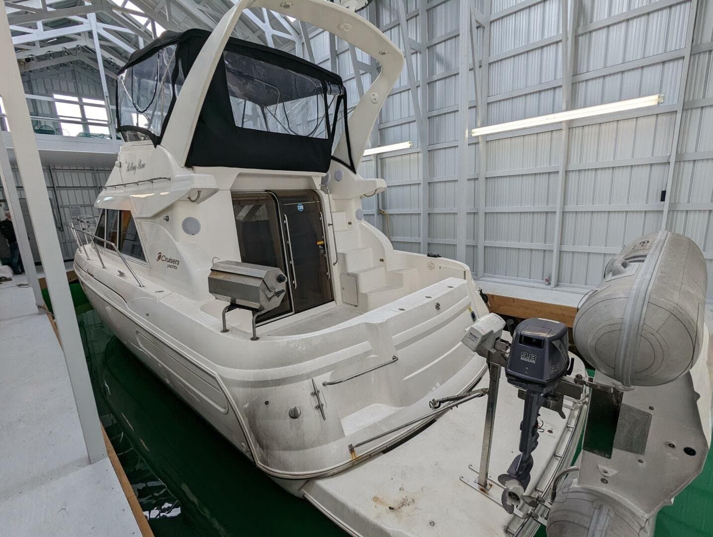 1999 Cruisers Yachts 3585 Flybridge