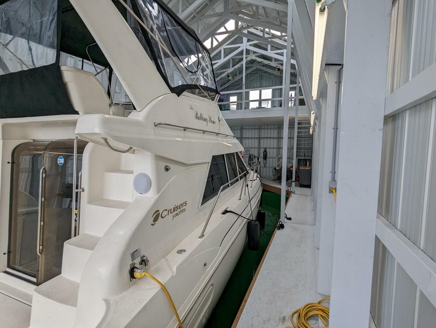 1999 Cruisers Yachts 3585 Flybridge