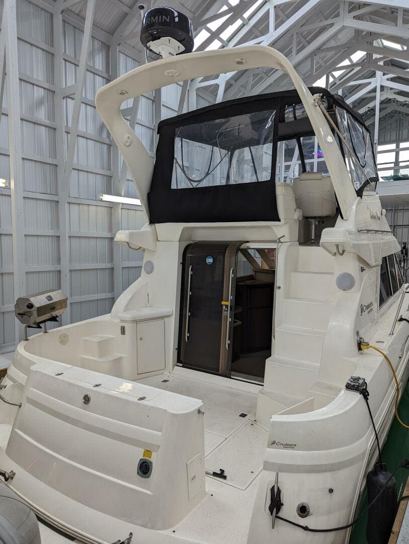 1999 Cruisers Yachts 3585 Flybridge