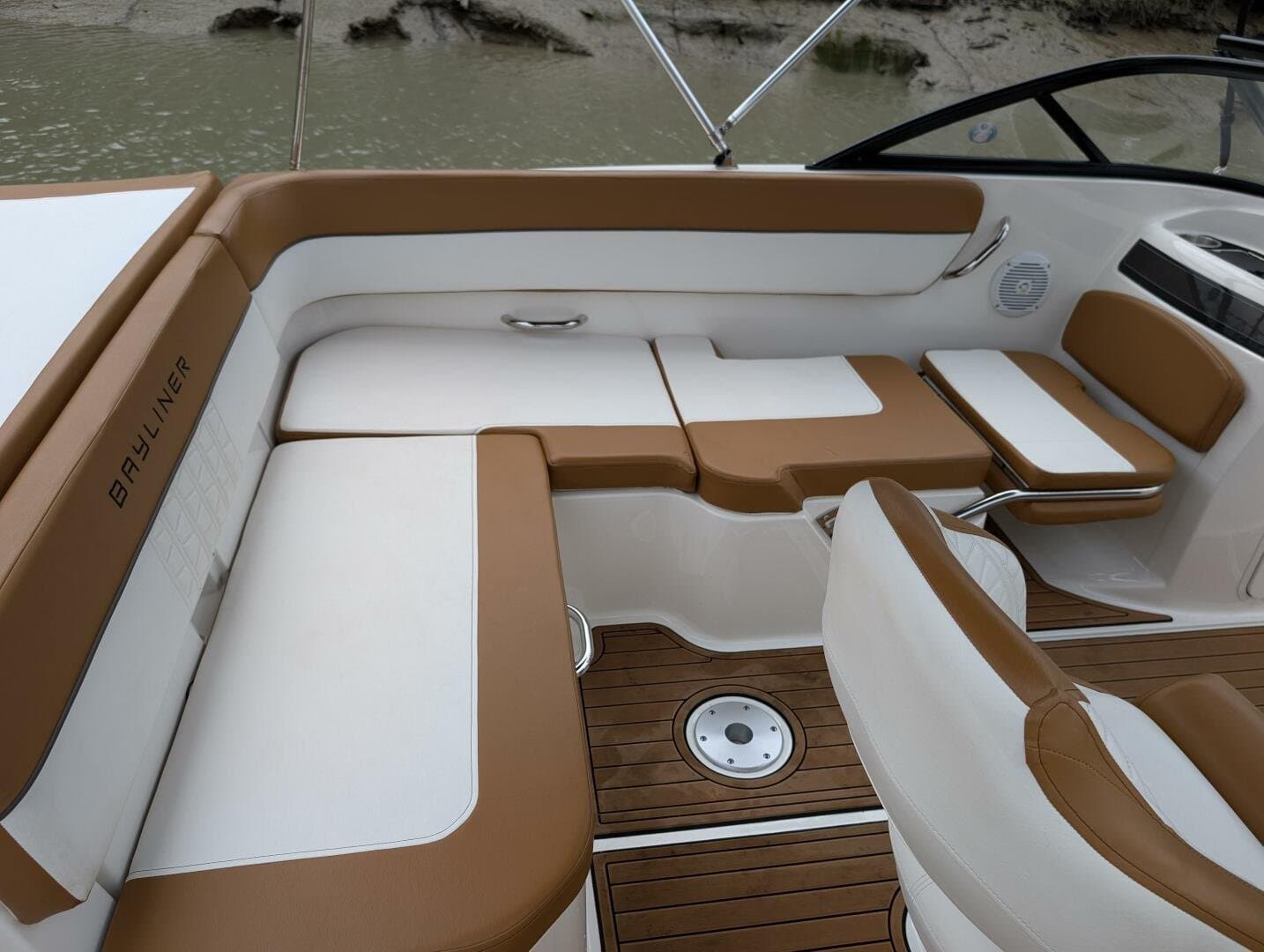 2019 Bayliner VR5