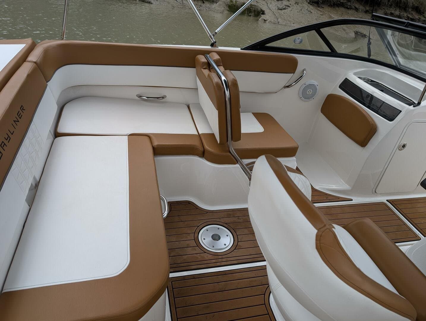 2019 Bayliner VR5