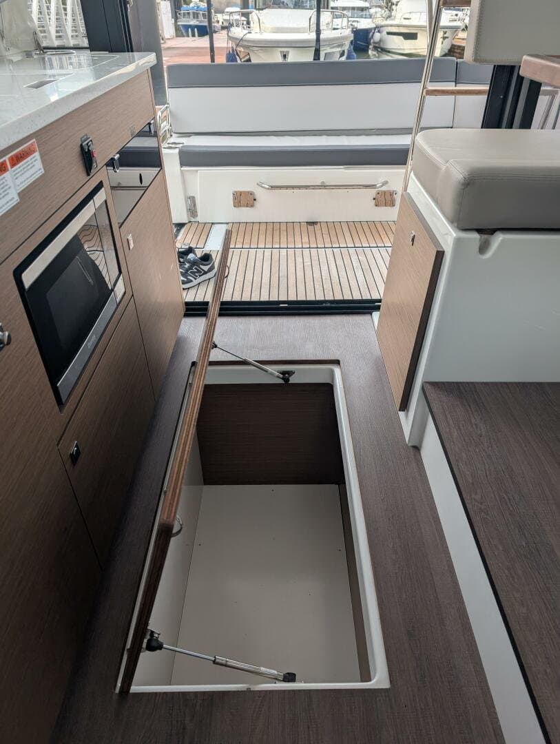 2023 Jeanneau NC 1095 FLY