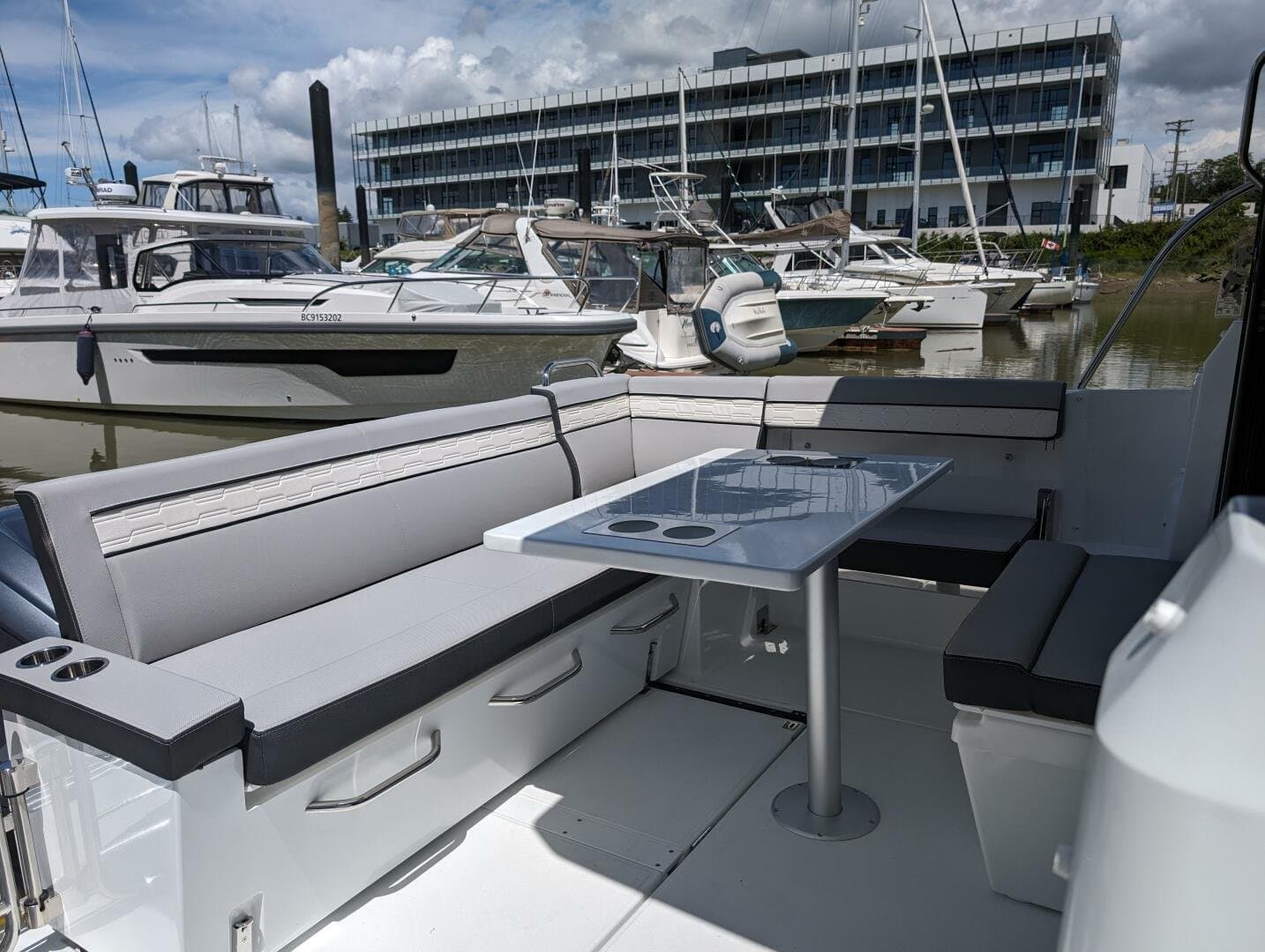 2026 Jeanneau NC 895 S2