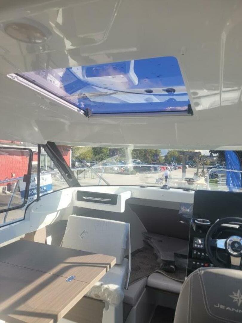 2025 Jeanneau NC 695 S2