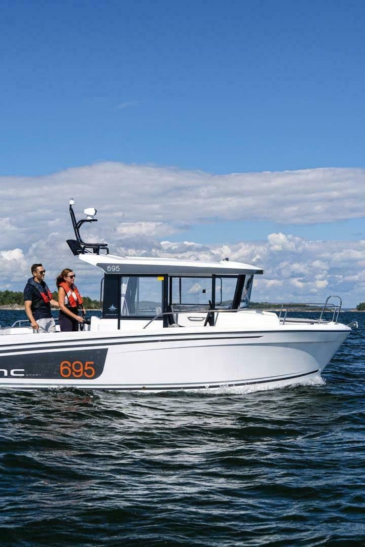 2023 Jeanneau NC 695 Sport