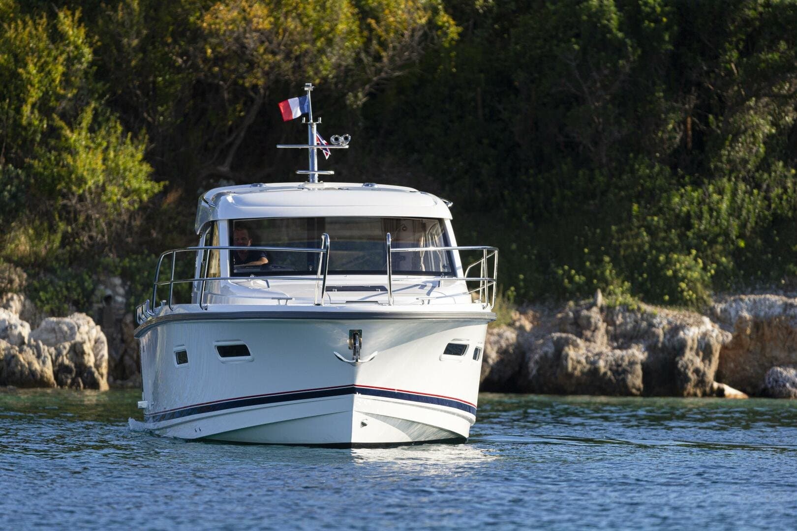 2026 Nimbus 305 Coupe