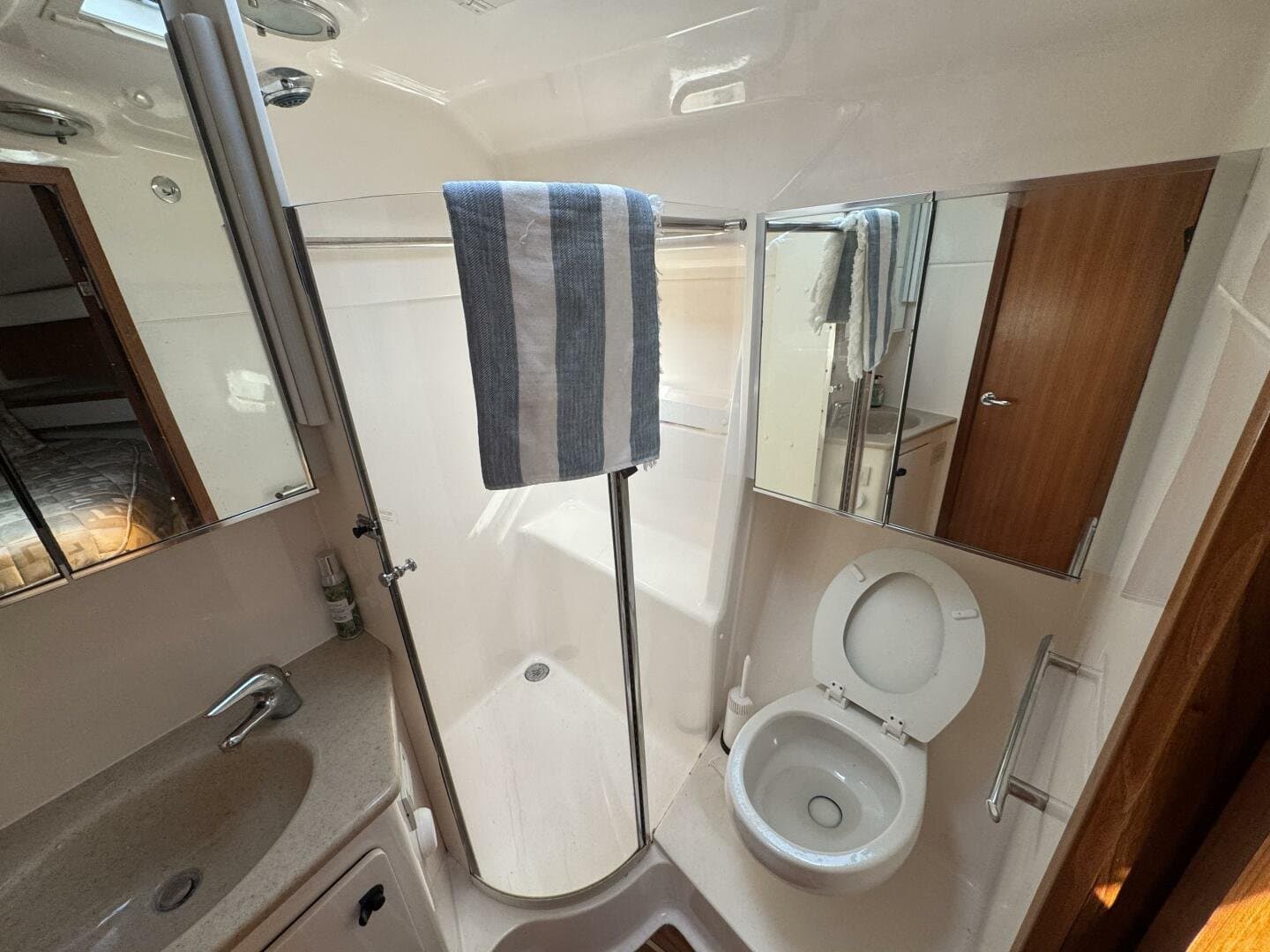 2004 Tiara Yachts 4000 Express