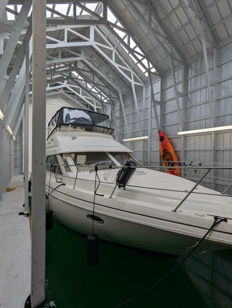 1999 Cruisers Yachts 3585 Flybridge