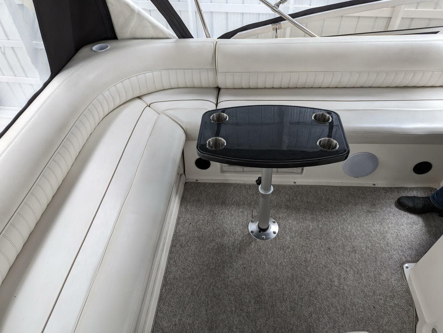 1999 Cruisers Yachts 3585 Flybridge