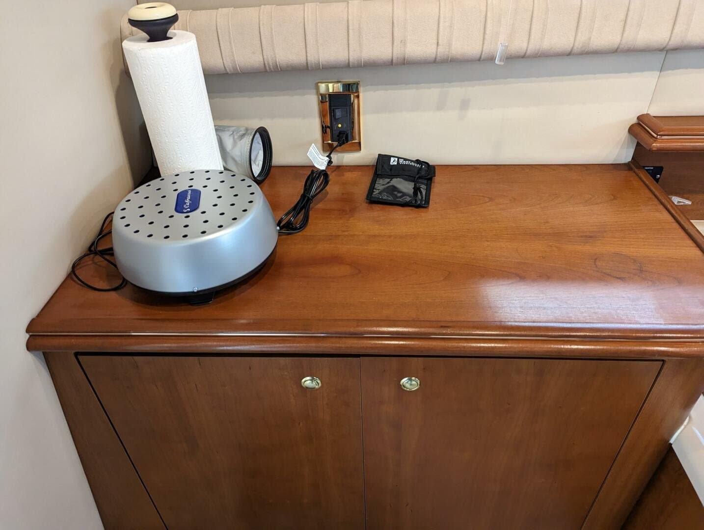 1999 Cruisers Yachts 3585 Flybridge