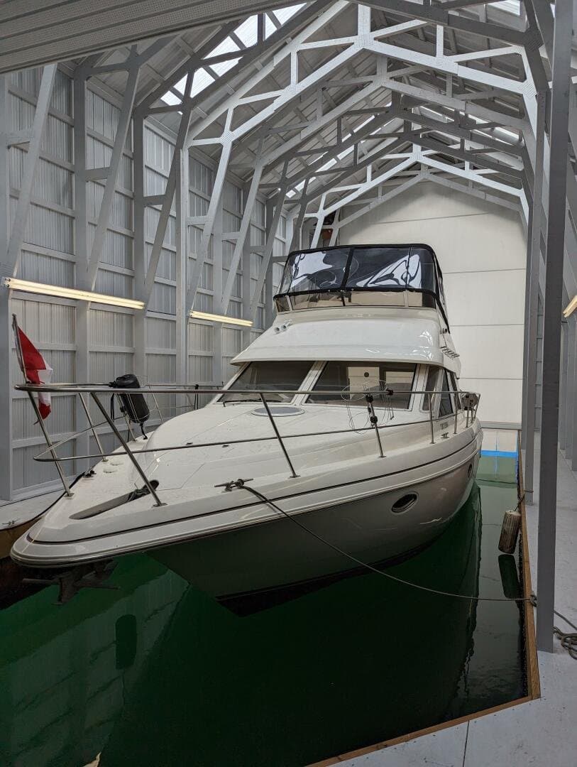 1999 Cruisers Yachts 3585 Flybridge