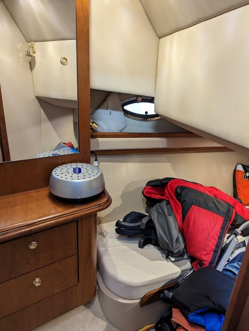 1999 Cruisers Yachts 3585 Flybridge