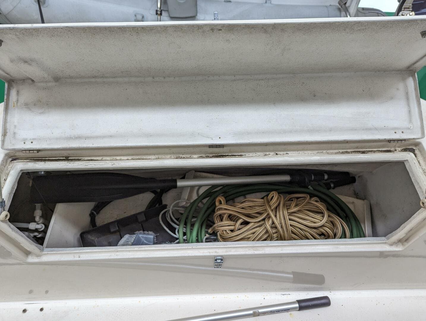 1999 Cruisers Yachts 3585 Flybridge