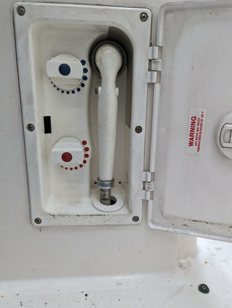 1999 Cruisers Yachts 3585 Flybridge